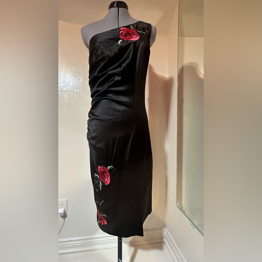 Voodoo Vixen One-Shoulder
Black Dress - Roses Embroidered